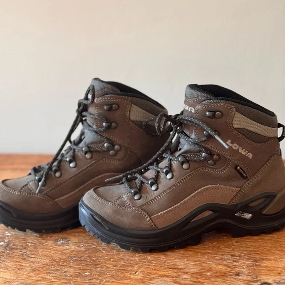 Lowa Women’s Brown Waterproof Hiking Boots Size 6 - Picture 2 of 4